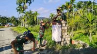 Wujud membangun bersama diwilayah perbatasan RI-PNG, Satgas Yonif 122/TS melaksanakan Gapura di kampung Ampas
