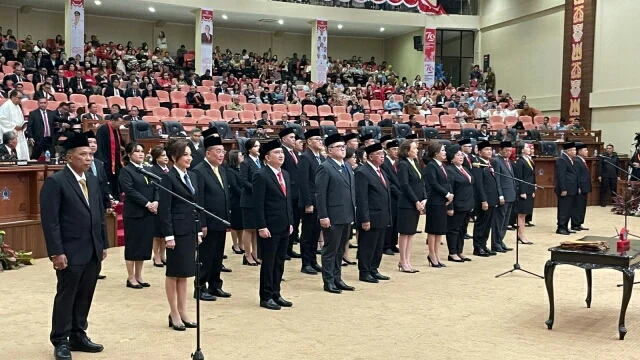 Senin 9/9/2024 jam 11pagi.
Hanya 43 yang Dilantik, Legislator Sulut 2024-2029 Resmi Berkantor di Gedung Cengkih