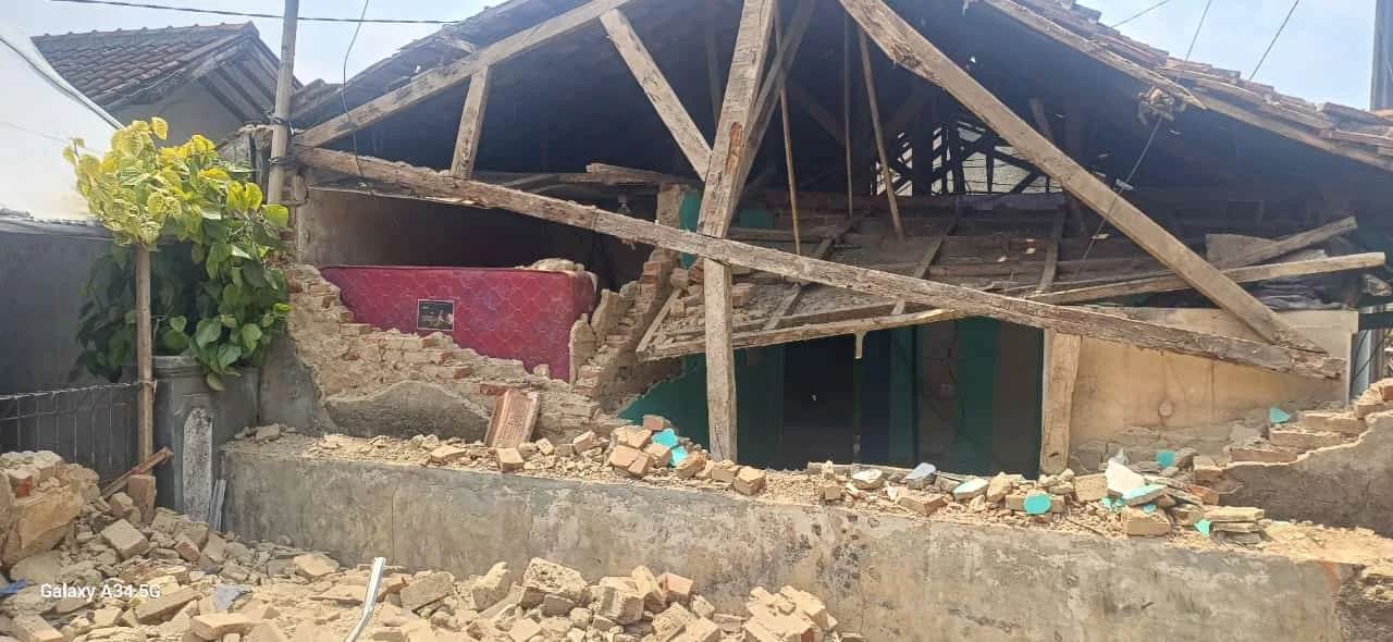 Kemensos Salurkan Logistik Korban Gempa Bandung, FK3I Geram Bantuan Datang Terlambat