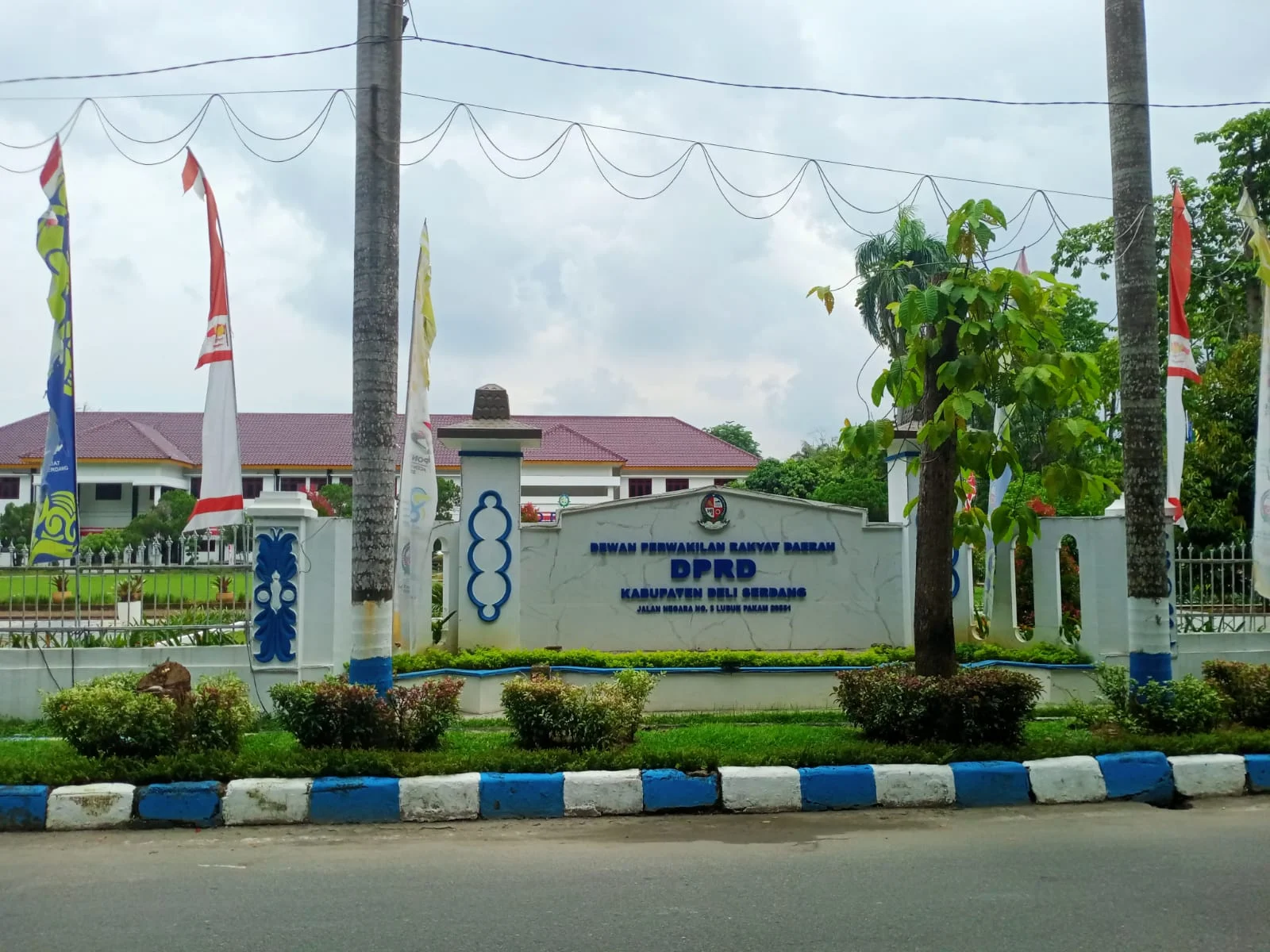 Sekretaris dewan Deli Serdang Dr.s Binsar TH Sitanggang, alergi dengan wartawan terkait temuan di DPRD,