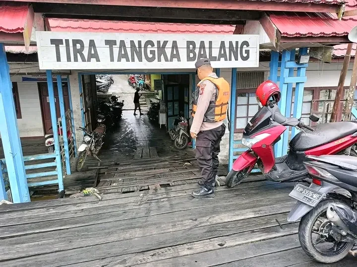 Pada hari Sabtu, tanggal 19 Oktober 2024 Skj 09.00  Wib Ka Pos Pol Air Polsek Murung melaksanakan Himbauan dengan pembentangan spanduk 