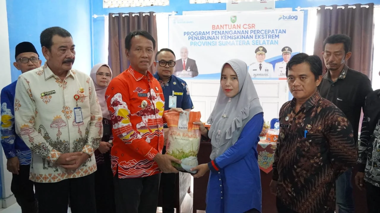 Pemkab OKI Salurkan Bansos CSR untuk Tekan Kemiskinan Ekstrem