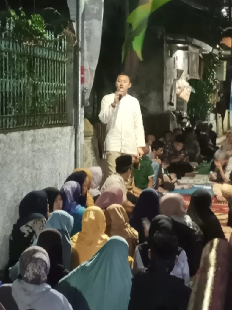 DHANI  WIRIANATA S,T Calon wakil  walikota  Bandung merayakan Maulud  bersama   warga masyarakat kampung Wisata  Sablon di Kelurahan  Cihaurgeulis Kecamatan Cibeunying Kaler . 