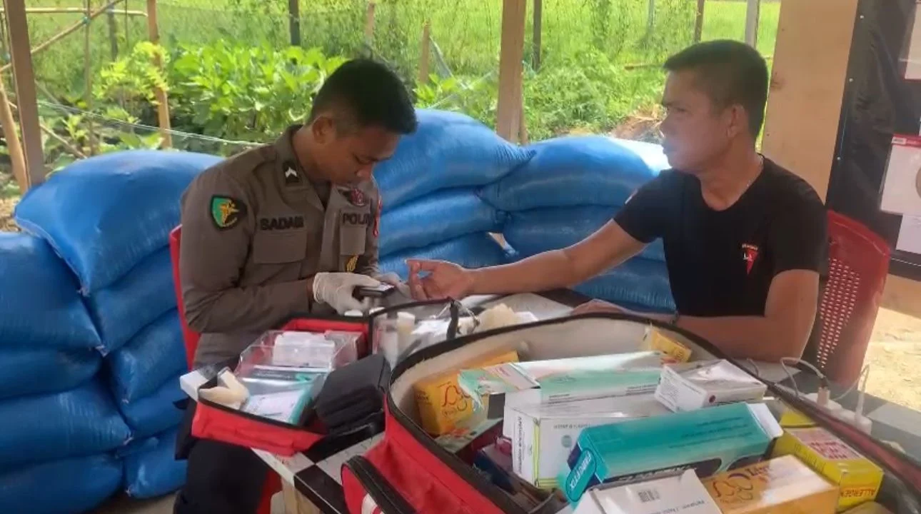 Patroli Kesehatan, Subsatgas Dokkes Cek Kesehatan Personel Pos Kamtibmas di Wilayah Operasi*
