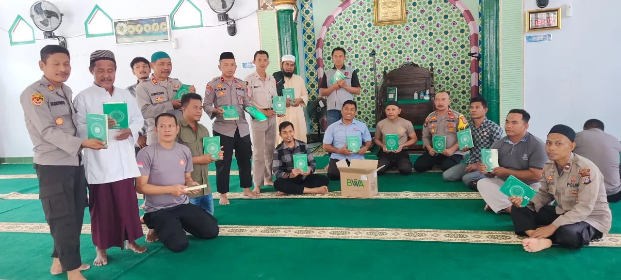 Pastikan Penggunaan Speedboat Aman Satgas Preventif OMP Polres Halsel Berikan Sosialisasi Kes zaa waelamatan.

