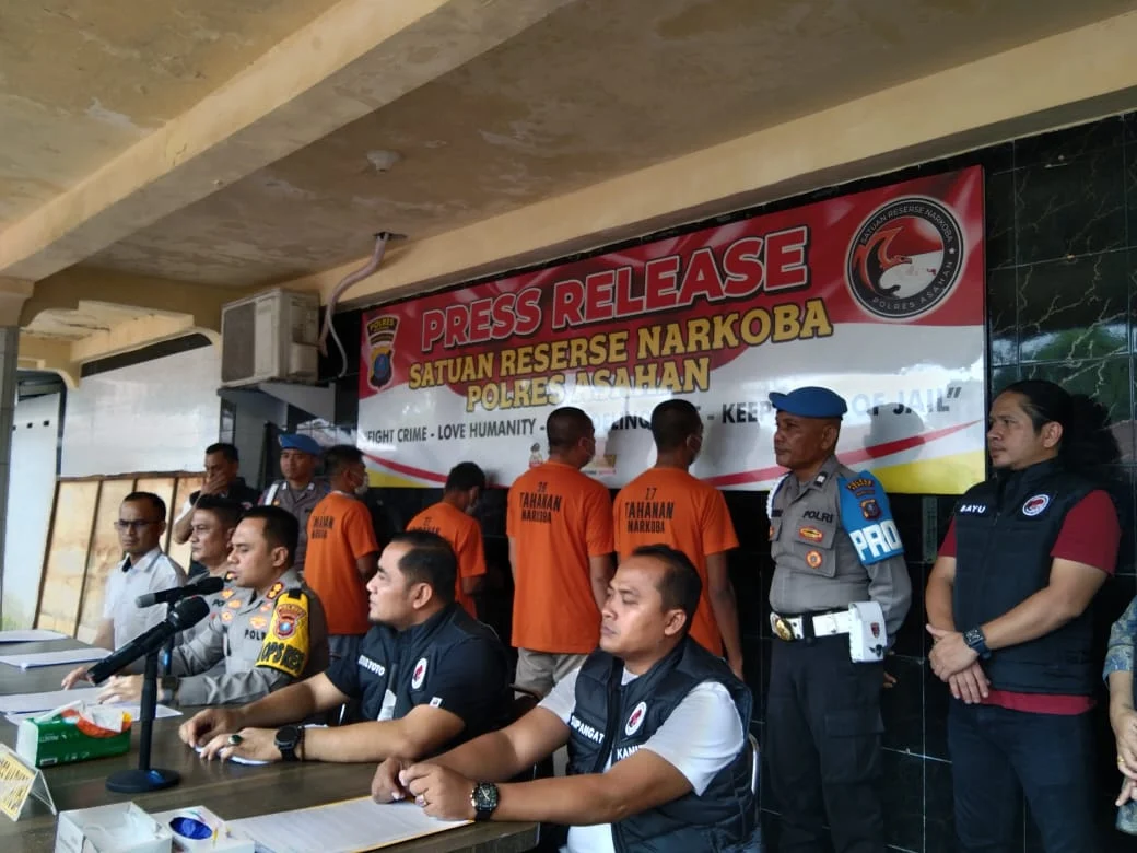 Kapolres Asahan AKBP Afdhal Junaidi beserta kasat narkoba AKP Mulioto dan jajaran gagal kan senpi dan narkoba di Asahan