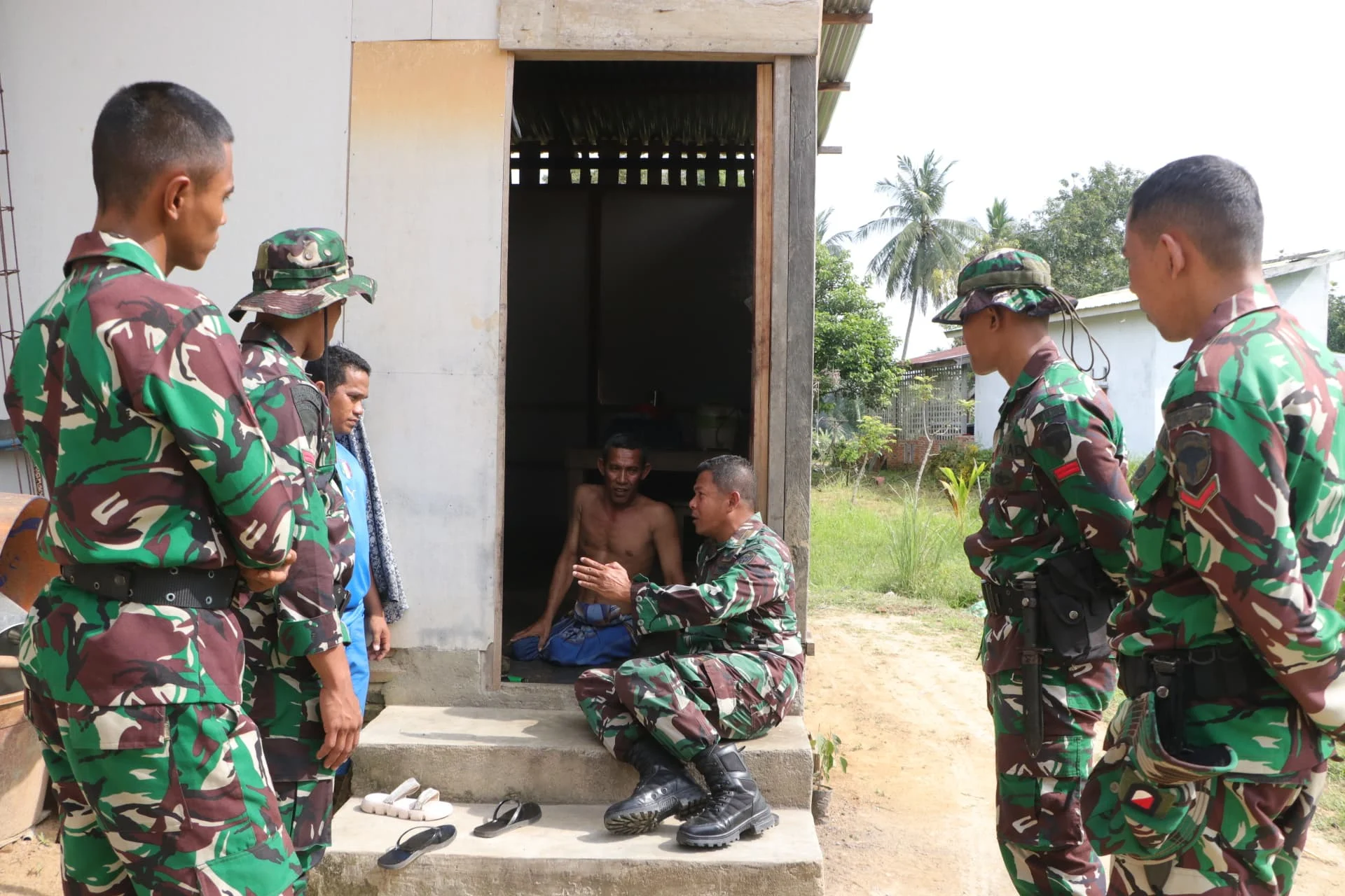 Induk Semang Jadi Awal Kebersamaan, Satgas TMMD Mulai Bertugas di Bukit Meutuah"