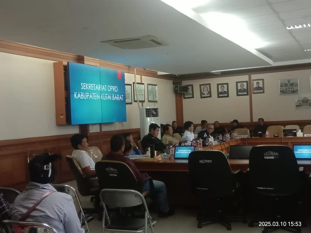 Rapat Dengar Pendapat Di Gedung DPRD Kutai Barat polres Dan Tim Widodo R ,Tak Hadir