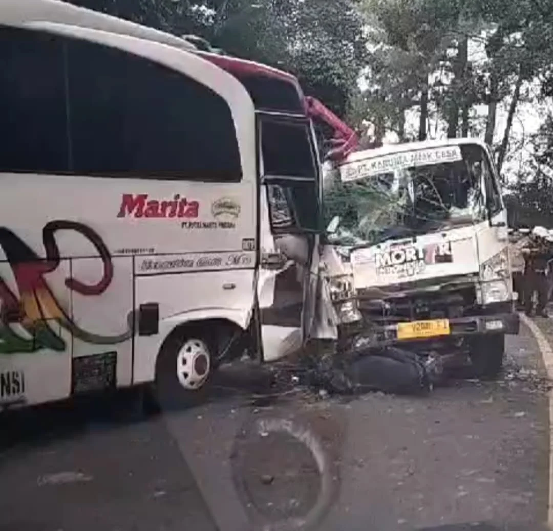 Kecelakaan Beruntun di Jalan Raya Cianjur - Cipanas, Satu Orang Meninggal dunia, Enam Orang Luka. 