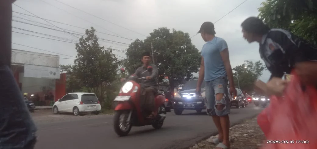 DALAM RANGKA SOSIAL KOMUNITAS GABUNGAN ODONG ODONG BAGI TAKJIL KE WARGA PENGUNA JALAN