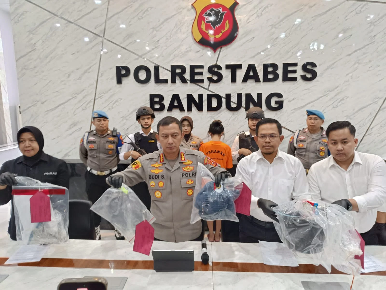 Sat Reskrim Polrestabes Bandung Tangkap Pelaku Pembunuhun di Cimbuluit Kota Bandung.