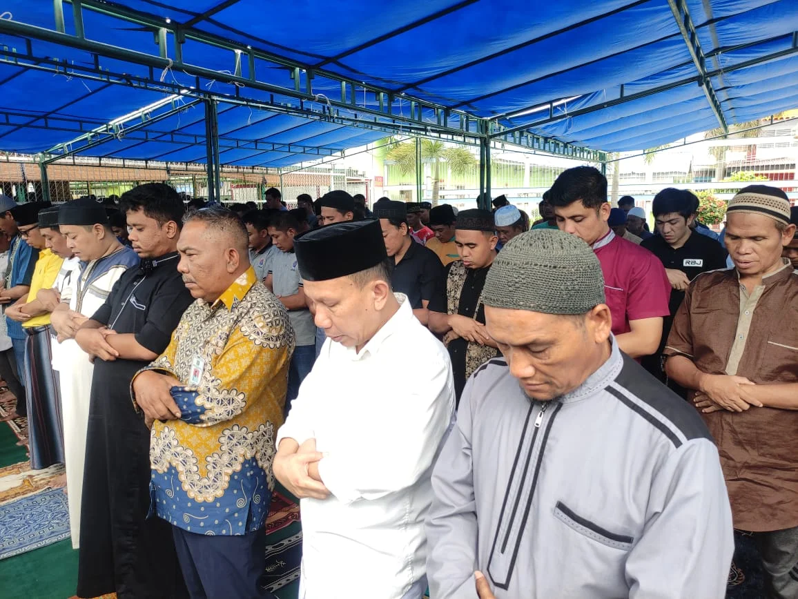 Sucinya Bulan Ramadhan, Warga Binaan Lapas Pekanbaru Laksanakan Ibadah Sholat Jumat Berjamah Dengan Khusyuk