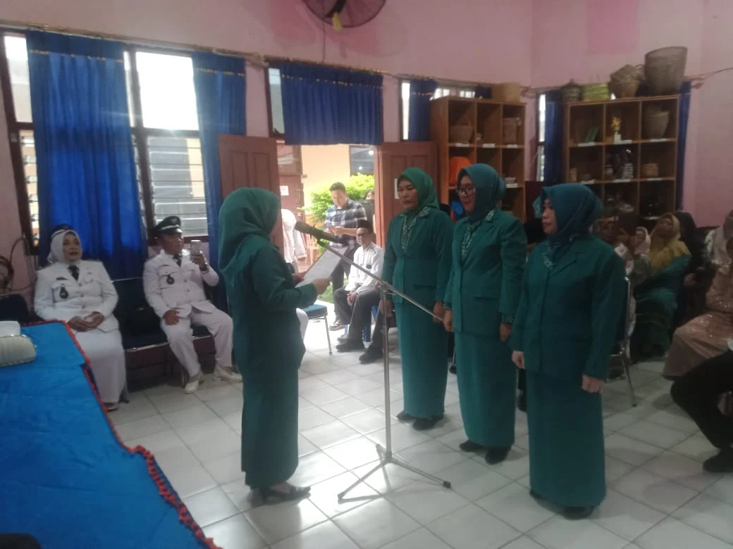 Pelantik PJs kecamatan muara klingi kabupaten Musi Rawas pak camat a.rota SE, melantik pejabat kades karya sakti sp2kecamatan muara klingi