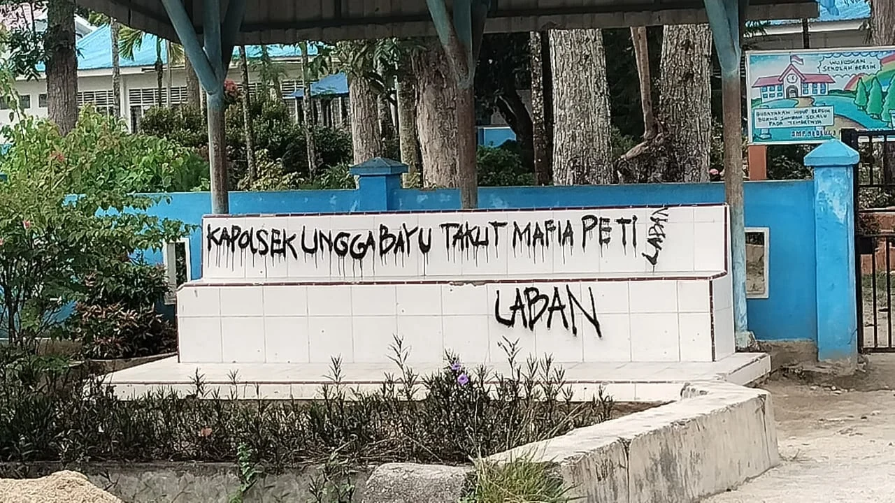 Aksi Protes PETI di Madina : Kota Panyabungan Di penuhi coretan Kritik Aparat ada Nama LABAN .