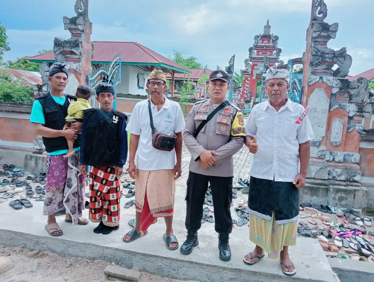 *Ciptakan Rasa Aman, Bhabinkamtibmas Nambaru Amankan Ibadah Pagarwesi Umat Hindu*