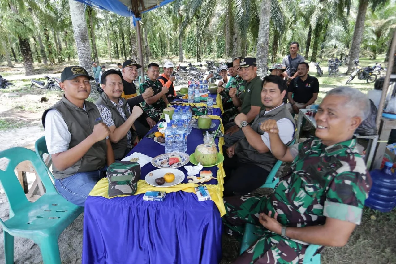 Dandim 0208 Asahan Bersama Bulog Asahan Laksanakan Serapan Gabah Petani di Desa Lubuk Cuik