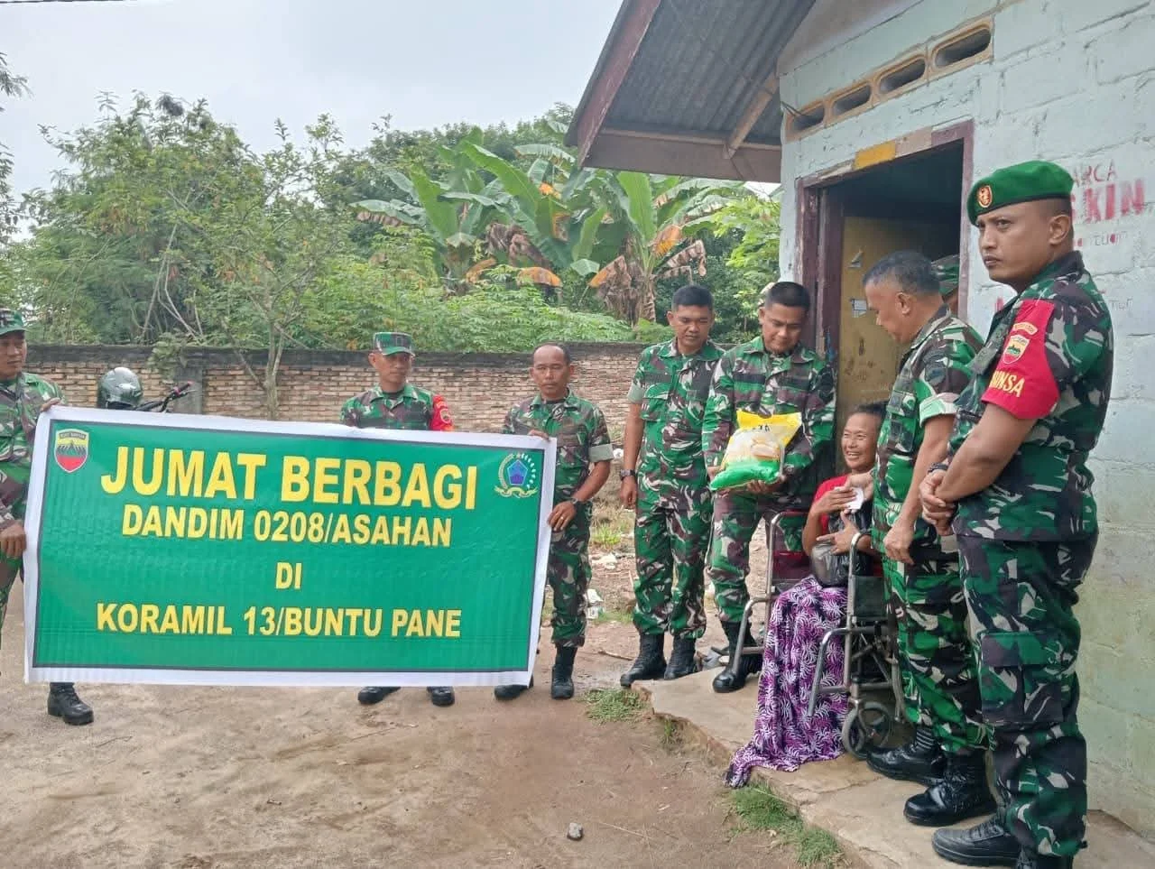 Dandim 0208 Asahan Laksanakan Jumat Berbagi Kepada Warga Kurang Mampu di Buntu Pane