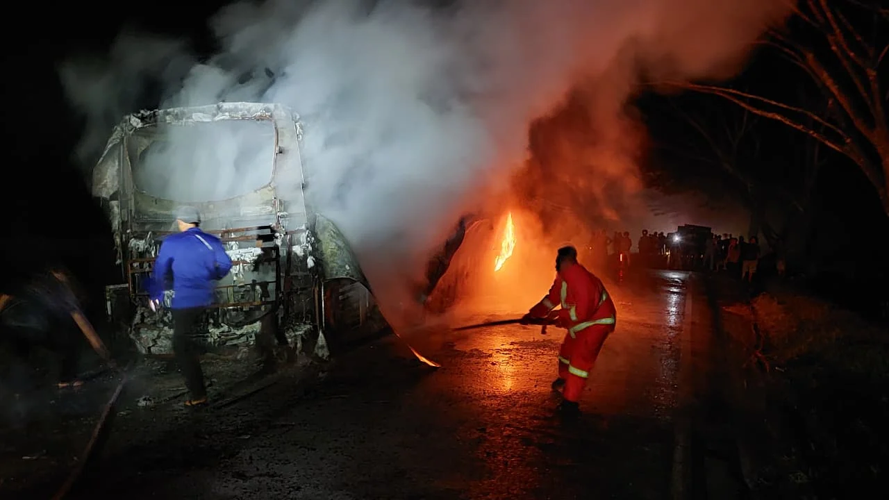 Bus Penumpang Terbakar di Jalinsum Asahan, Tidak Ada Korban Jiwa