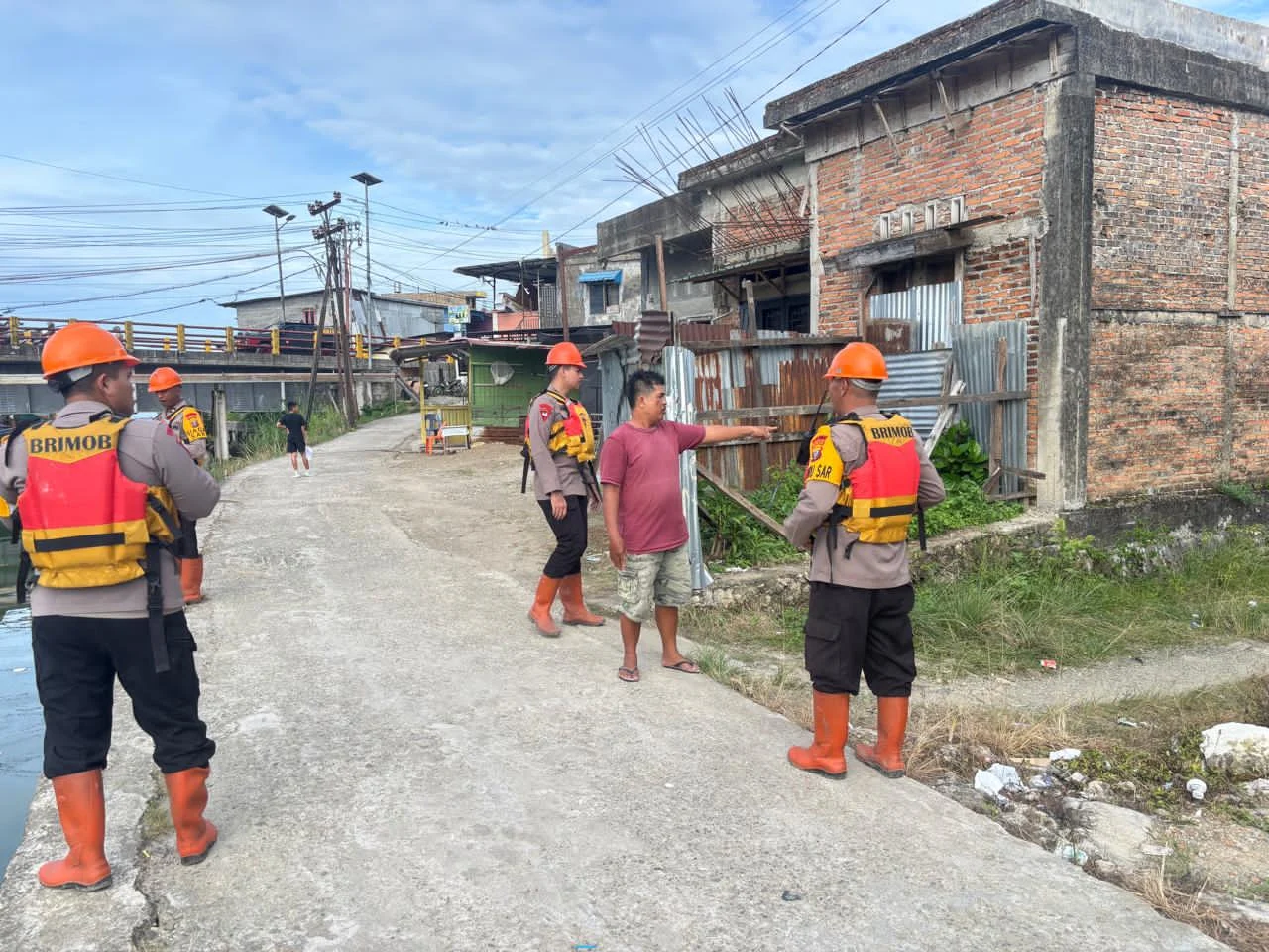 *“Siaga di Tengah Cuaca Ekstrem! Brimob Polda Sumut Laksanakan Patroli SAR Antisipasi Banjir dan Longsor di Nias”*