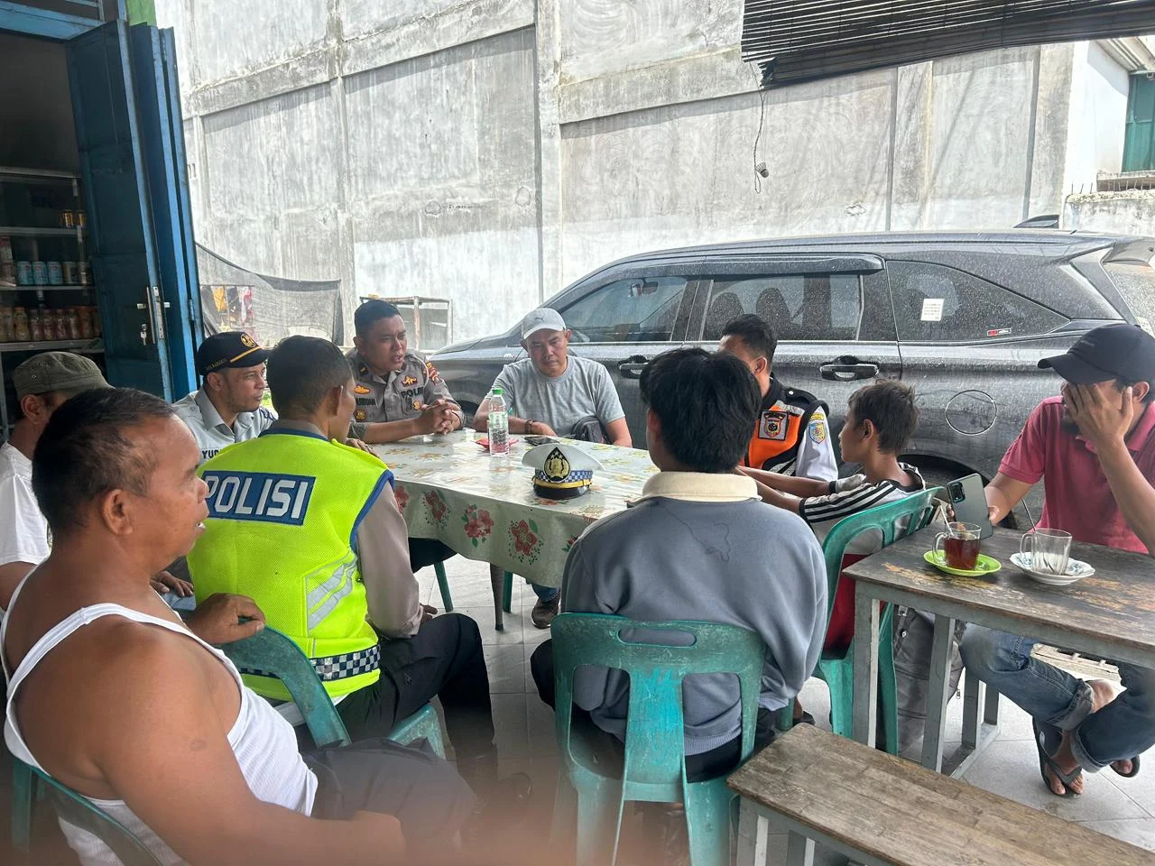 Personil Satlantas Polres Batu Bara,Melaksana Polantas Menyapa, Memberikan Sosialisasi Dan Himbauan Tertib Berlalulintas Kepada Masarakat Luas