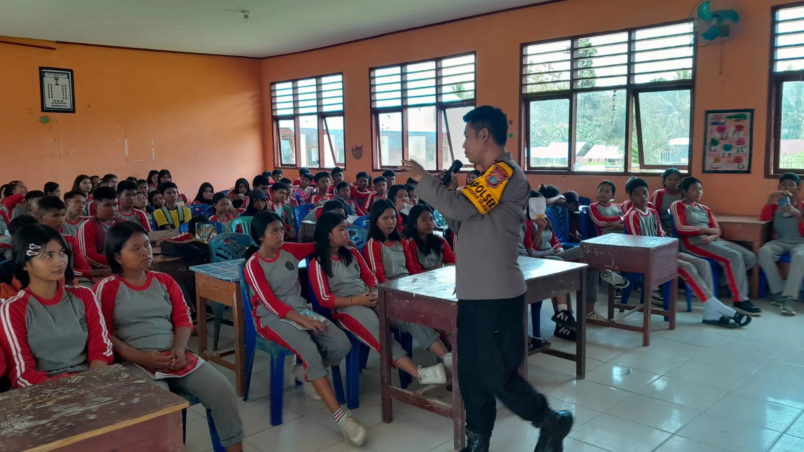 *Edukasi Pelajar, Satgas Madago Raya Paparkan Bahaya Bullying dan Pentingnya Cinta Tanah Air*