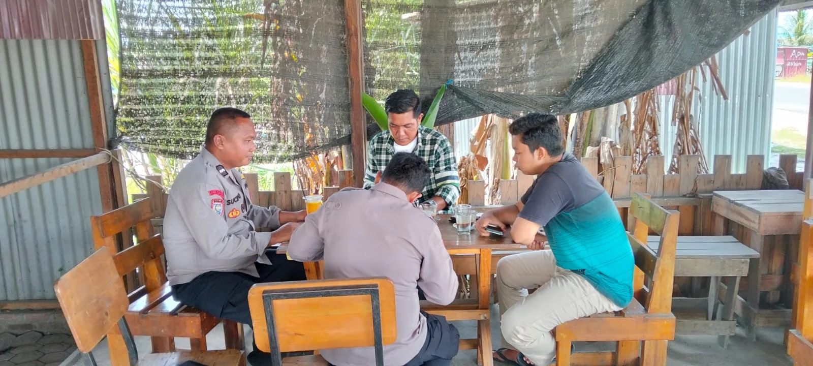 Personil Sat Binmas Polres Batu Bara, Melaksanakan Sambang Dan Cooling System Antisipasi Kejahatan Jalan
