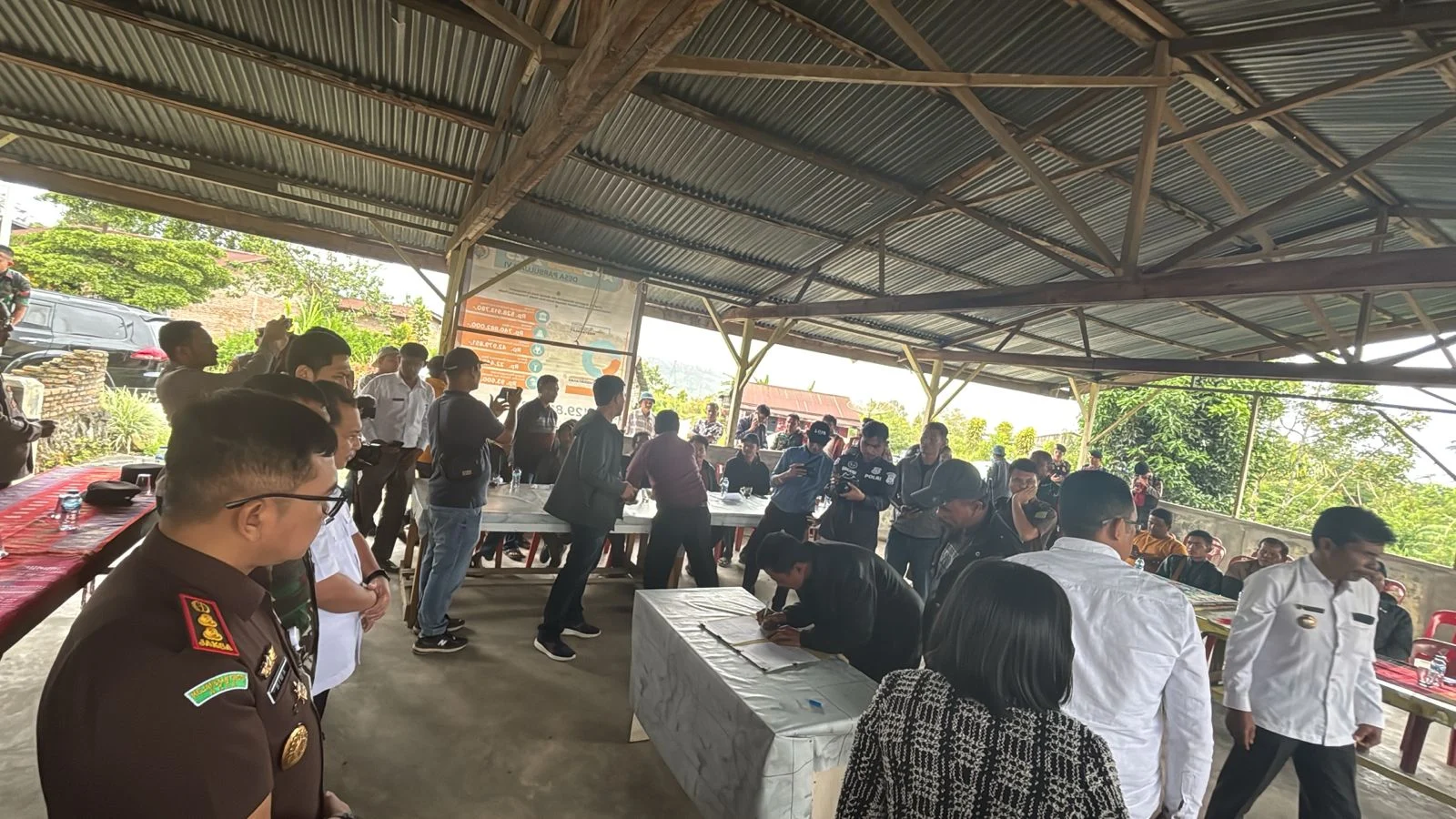 Kejaksaan Negeri Dairi Turut Damaikan Konflik Sosial di Desa Parbuluan VI