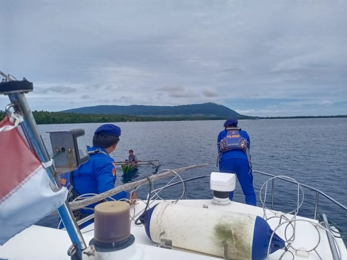 *TEGAS! Satpolairud Touna Patroli Ampana Tete, Nelayan Wajib Pakai Pelampung dan Dilarang Keras 'Main' Bom Ikan*
