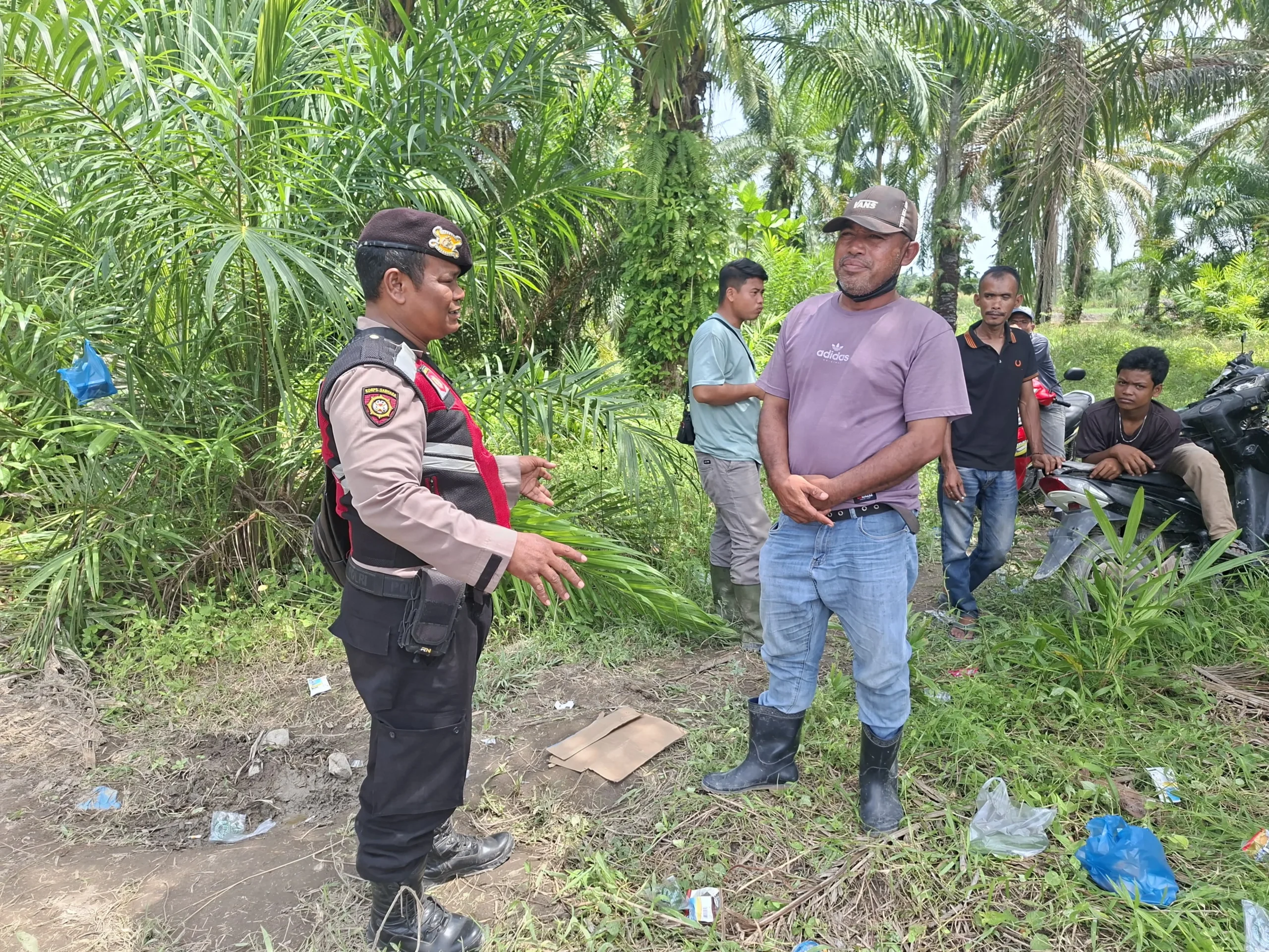 Kegiatan Kapolsek Lima Puluh AKP SALOMO SAGALA ,SH, DI Wakili Bhabinkamtibmas Melakukan Pengecekan Ketahanan Pangan Polri