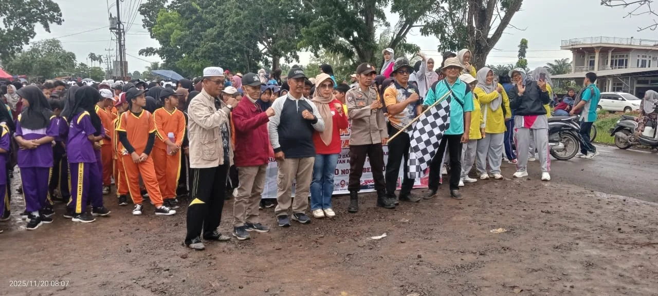 PGRI Kecamatan Rantau Rasau.Adakan Lomba Jalan Santai.Semarakan HUT.Guru Nasional dan HUT.PGRI ke 80