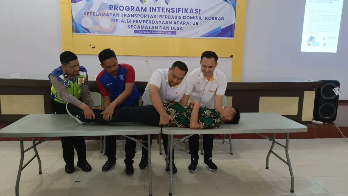 Personil Sat Lantas Polres Batu Bara, Pelaksanaan Sosialisasi  Keselamatan Transportasi Di Kecamatan  Air Putih