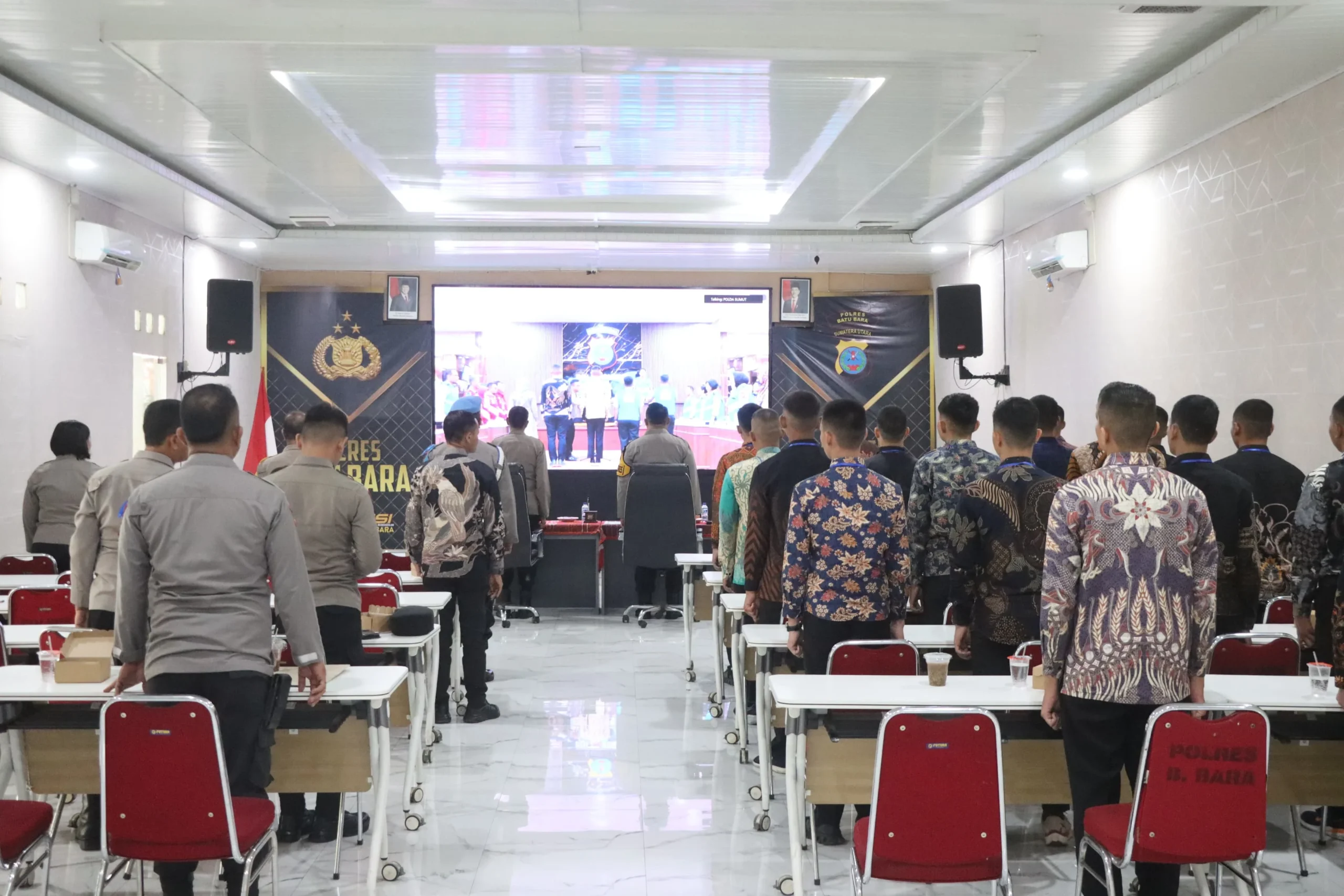 Polres Batu Bara Mengingkuti Zoom Meeting Pengambilan Sumpah Dan Penadatanganan Pakta Integritas Pamitia Dan Peserta Bintara Brimob Tahun Angharan 2026 Yang Terpusat Di Polda Sumut