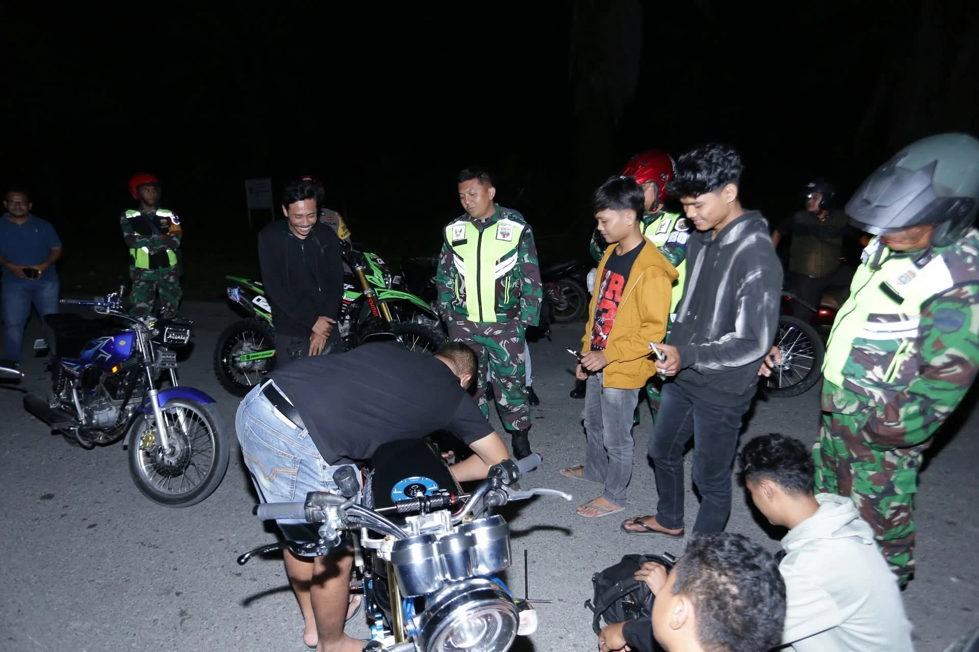 Kodim 0208 Asahan Gelar Patroli Kamtibmas, Dandim Tinjau Poskamling di Wilayah Kisaran Barat
