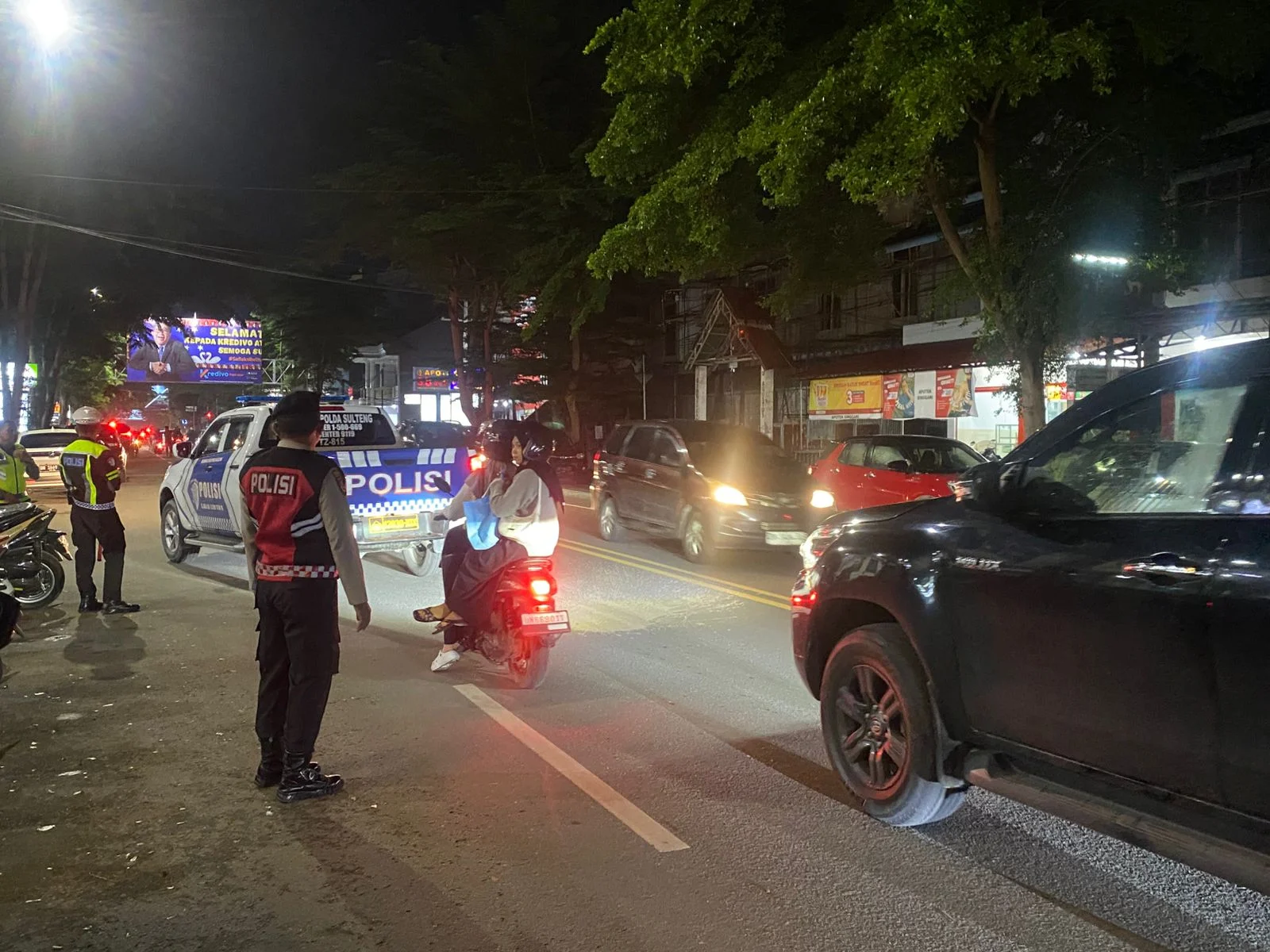 *Satgas Preventif Sigap Atur Lalin di Tengah Hujan, Wujudkan Keselamatan Berlalu Lintas*
