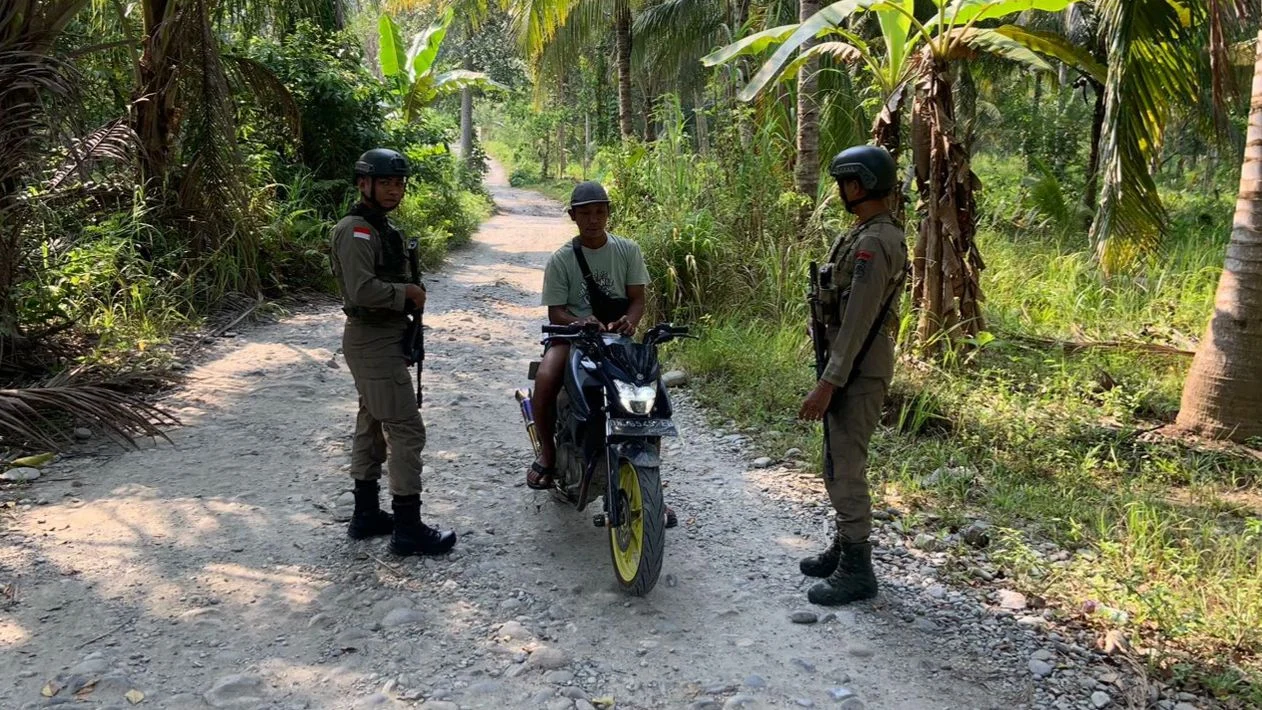 *Cegah Penyelundupan Barang Berbahaya, Satgas Madago Raya Intensif Razia Kendaraan di Poso*