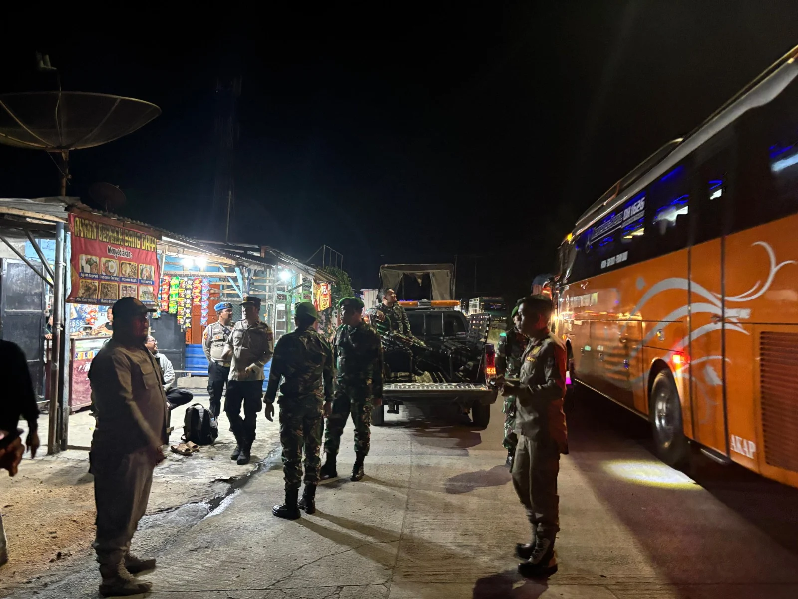 Polres Labuhanbatu Gelar Patroli Gabungan Tiga Pilar, Ciptakan Kamtibmas Kondusif di Malam Akhir Pekan.
