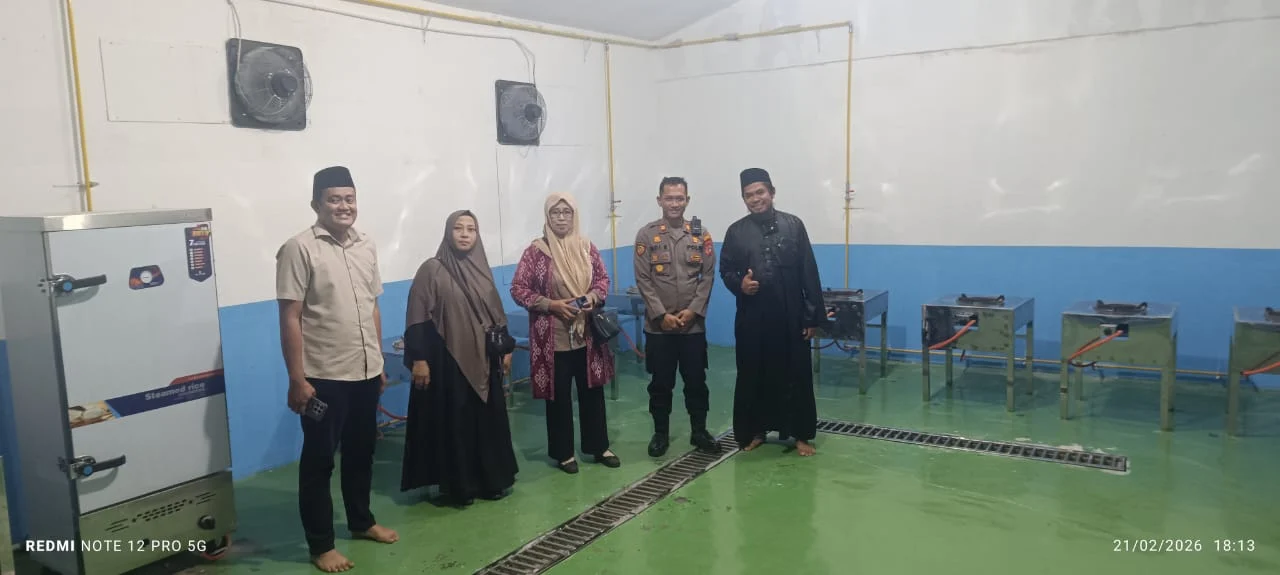 Kapolres Donggala,  Melalui Kapolsek Damsol Iptu Edy Susilo, Hadiri  Launching SPPG Desa Long, Kec. Dampelas, Donggala