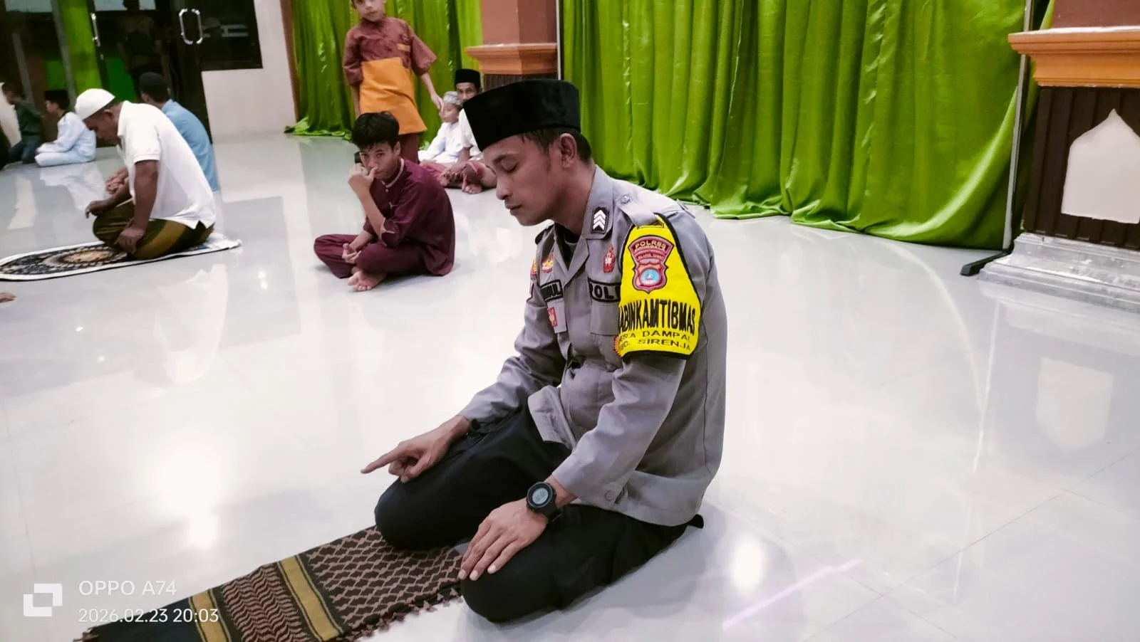 Kapolres Donggala, Melalui Kapolsek Sirenja Iptu Dwi Suhartoyo, SH, Di Wakili Bhabinkamtibmas Desa Dampal Brigpol Syamsul Bakhri Solat Tarawih Malam Ke 6 Di Masjid Al  - Hudha Desa Dampal