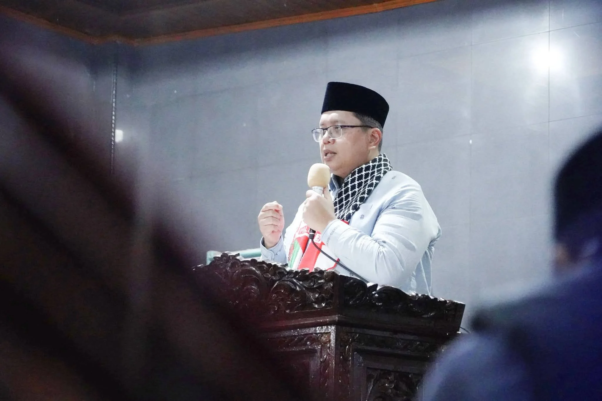 Hadir Di Masjid Tauhid Sungai Jambu, Wabup Ahmad Fadly Tekankan Skala Prioritas Pembangunan
