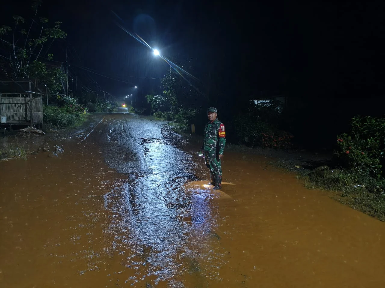 Dua dusun di Desa SALONSA JAYA, kabupaten Morawali ( SULTENG) Di Terjang Banjir Karna cuaca Estrim Dalam Berapa Minggu.

