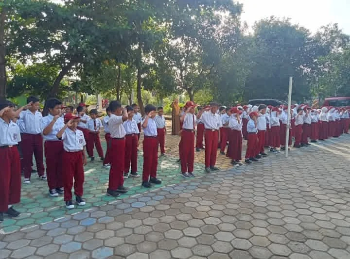 Amaliah Ramadhan Daring, UPT SDN No.183 Kampung Parang Tanamkan Akhlak Mulia Siswa
