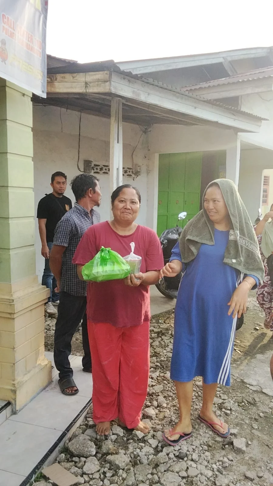 ​Wujudkan Kepedulian, Satreskoba Polres Kabupaten Labuhanbatu Bagikan Takjil di Posko Kampung Bebas Dari Narkoba Kelurahan Pulo Padang. 
