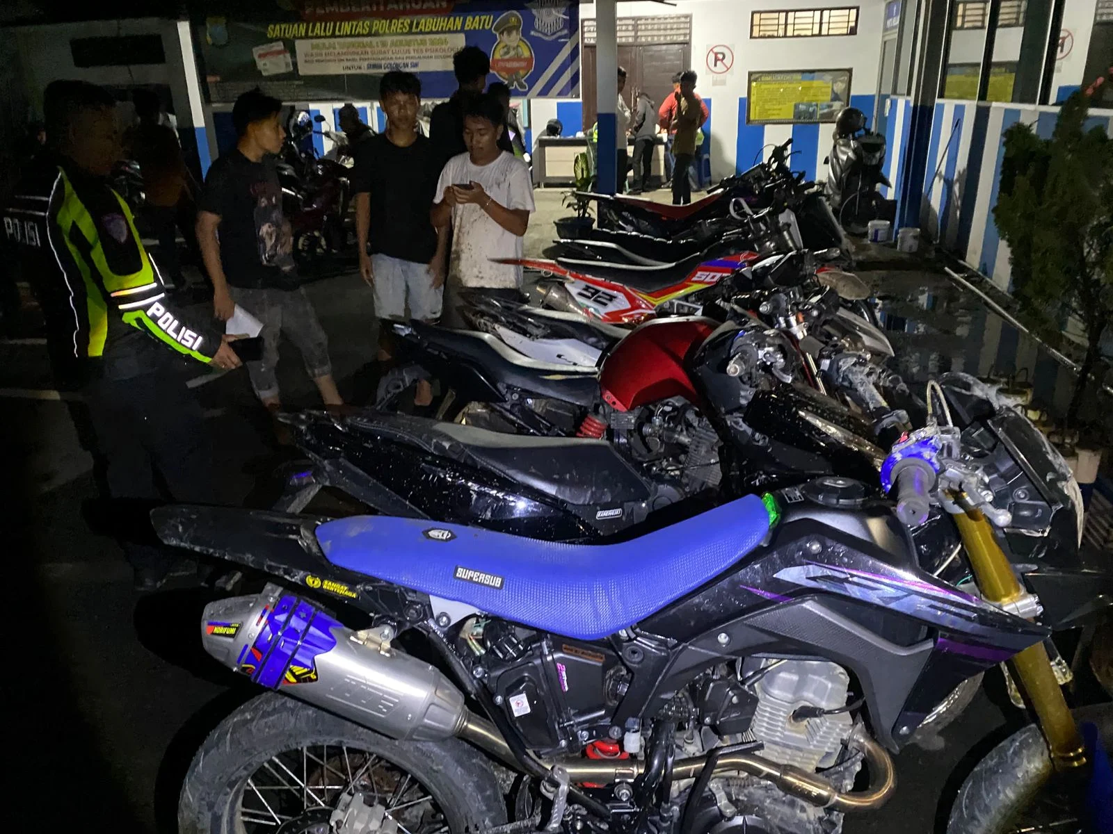 Jaga Keamanan Ketertiban Bulan Ramadhan, Kapolres AKBP Wahyu Endrajaya  Pimpin Razia  Balap Liar Dan Ungkap Narkoba di THM. Sejumlah Kendaraan Dan Terduga Ekatsi Diamankan. 