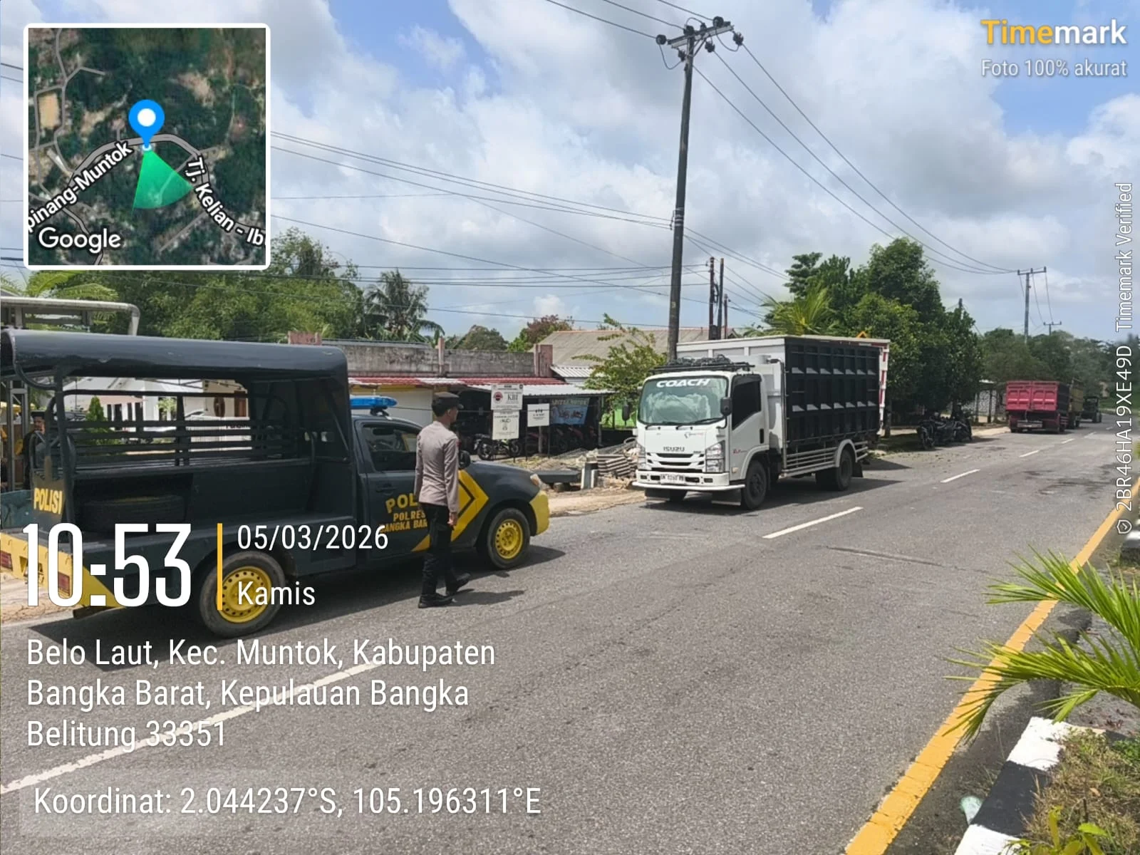 Polres Bangka Barat Respons Cepat Laporan Warga, Tangani Laka Tunggal Truk di Jalan Raya Pal 3