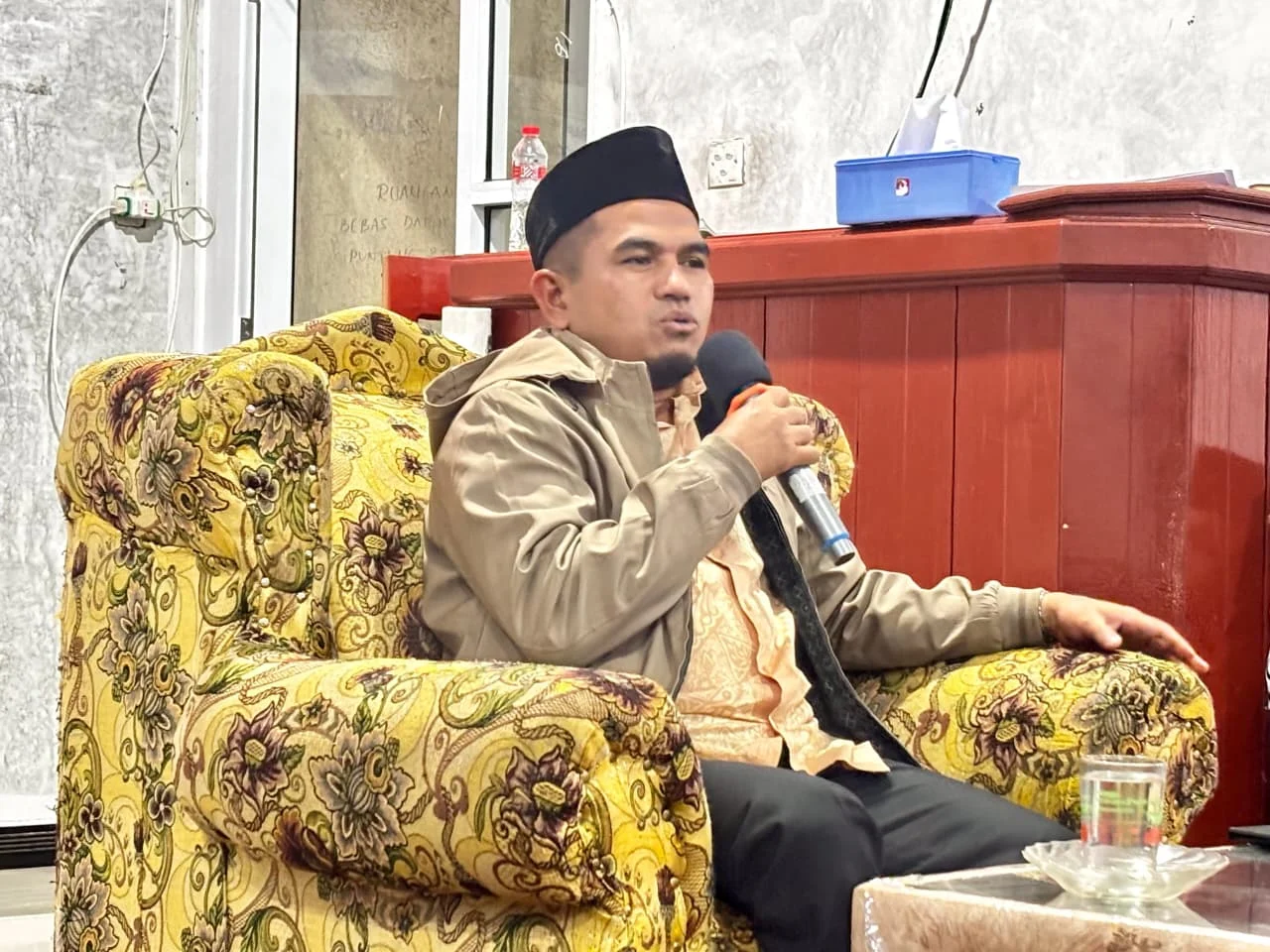 Wabup Solok Kunjungi Masjid Ar Rahman Sungai Nanam, Pererat Silaturahmi dan Serahkan Bantuan Rp25 Juta
