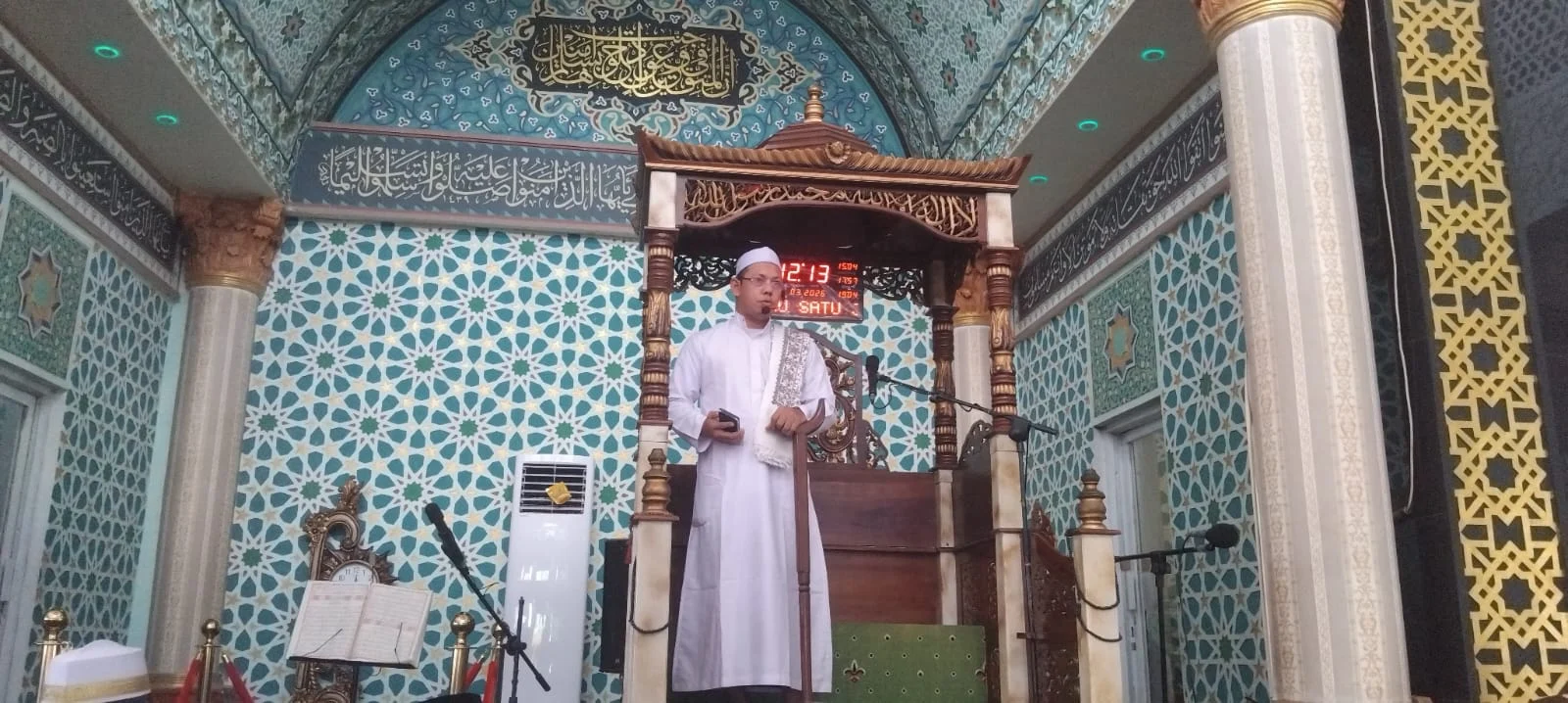 Aipda Nadir Bachmid Jadi Khotib Jumat di Masjid Al Muttaqien, Polres Bitung Pererat Kedekatan dengan Jamaah di Bulan Ramadan