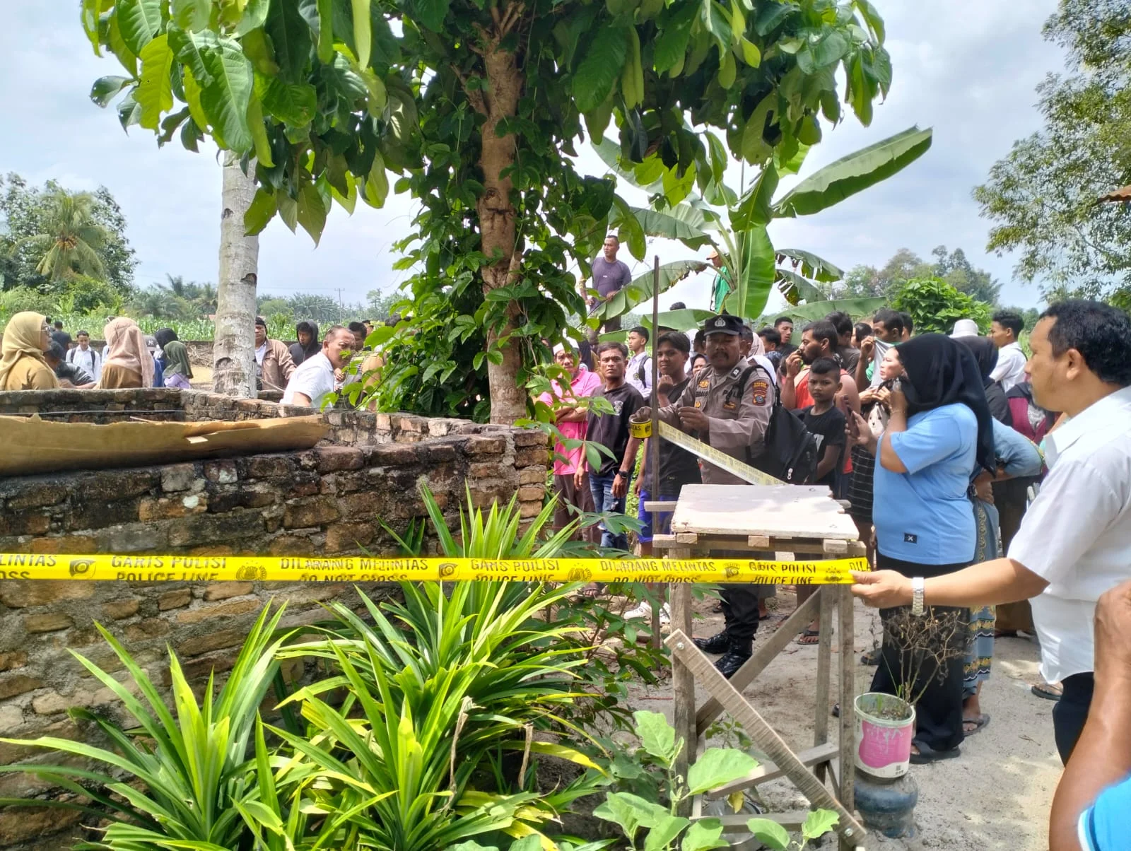 Penemuan Mayat Perempuan di Tumpukan Sampah Gegerkan Warga Serba Jadi, Polisi Lakukan Olah TKP dan Selidiki Dugaan Pembunuhan