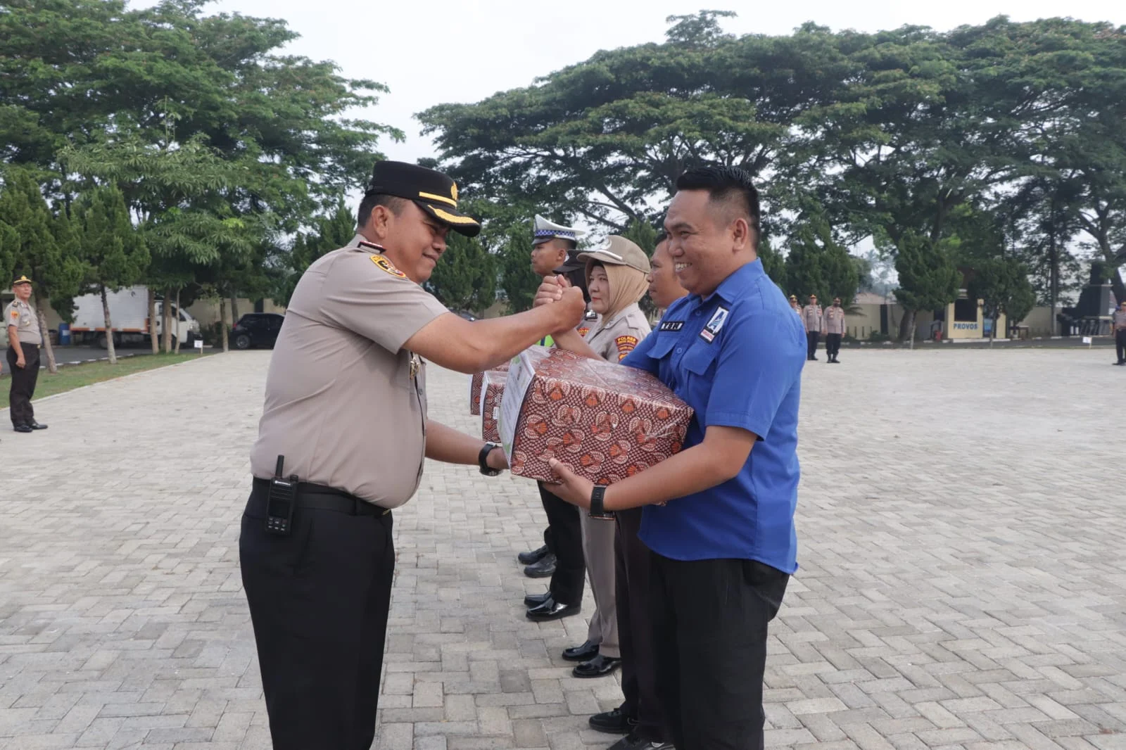 Polres Sergai Beri Hadiah Apresiasi Kepada Anggota, PNS Polri, Honorer, dan Media.