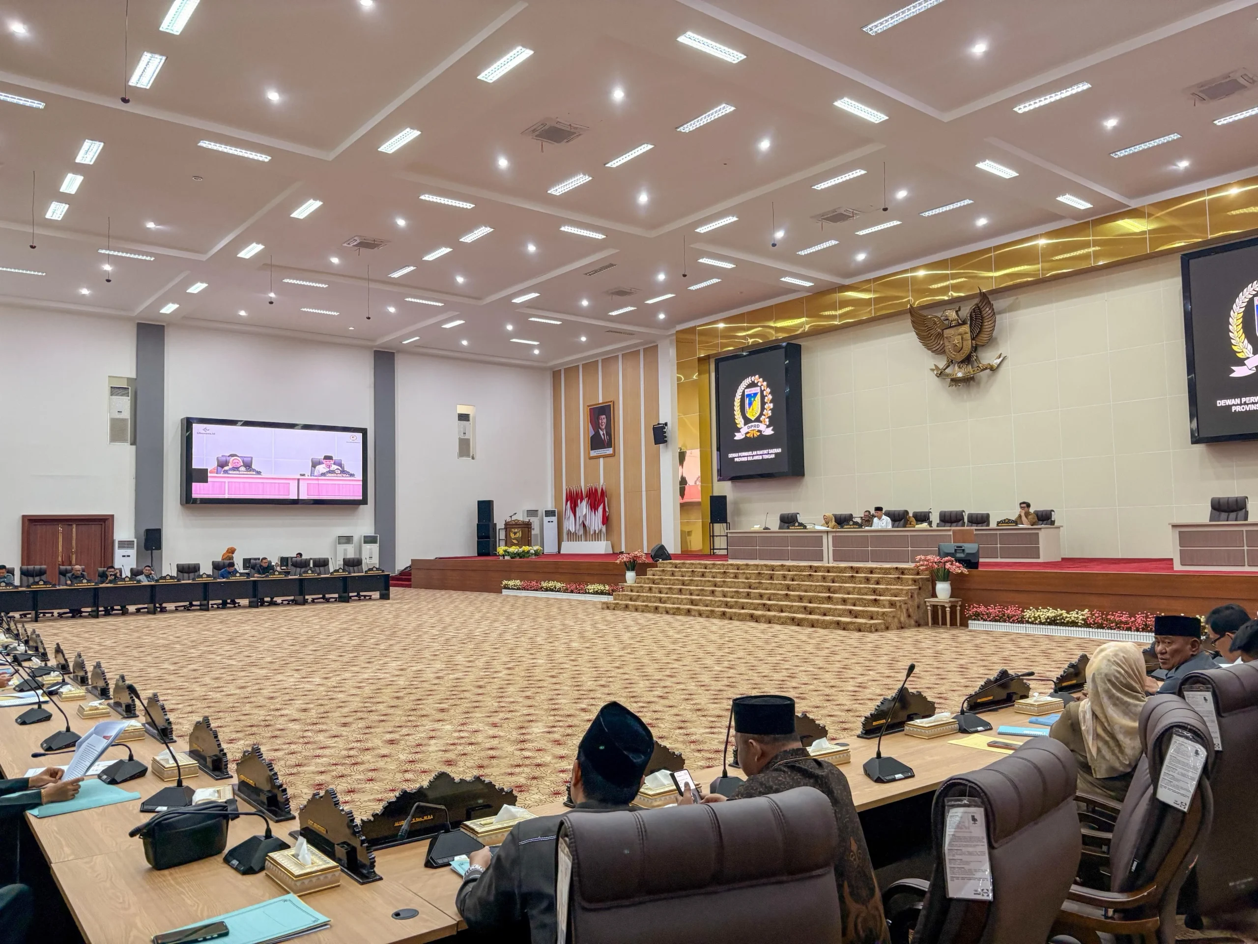 *Dorong Pendidikan Gratis hingga Penguatan PAD, Wagub Sulteng Sampaikan 6 Raperda Strategis di Paripurna DPRD*