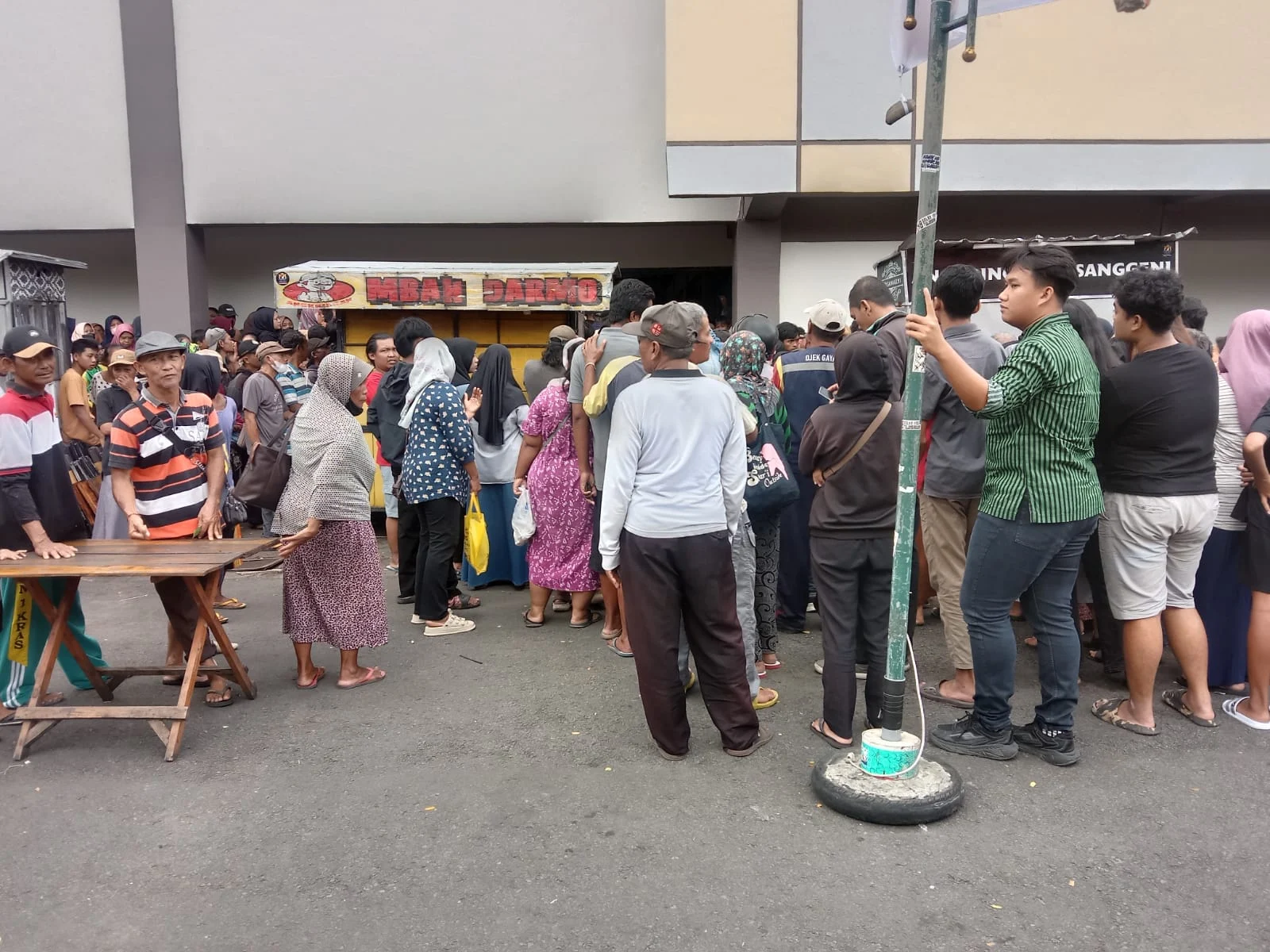 *SORUM KACUNG MOTOR KEMBALI LAGI DI GOR LEMBU PETENG TULUNGAGUNG BAGIKAN ZAKAT MAL ANGGOTA POLRES TULUNGAGUNG TURUN TANGAN*